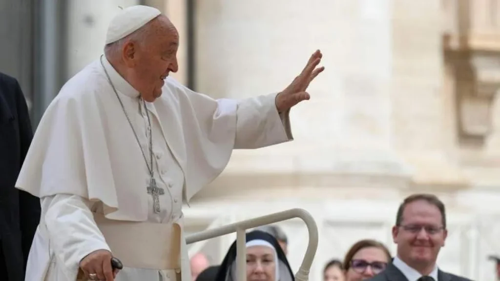 Imagem papa francisco audiencia geral 2024 do artigo “Vocês rezam com os salmos algumas vezes?”, convida o Papa