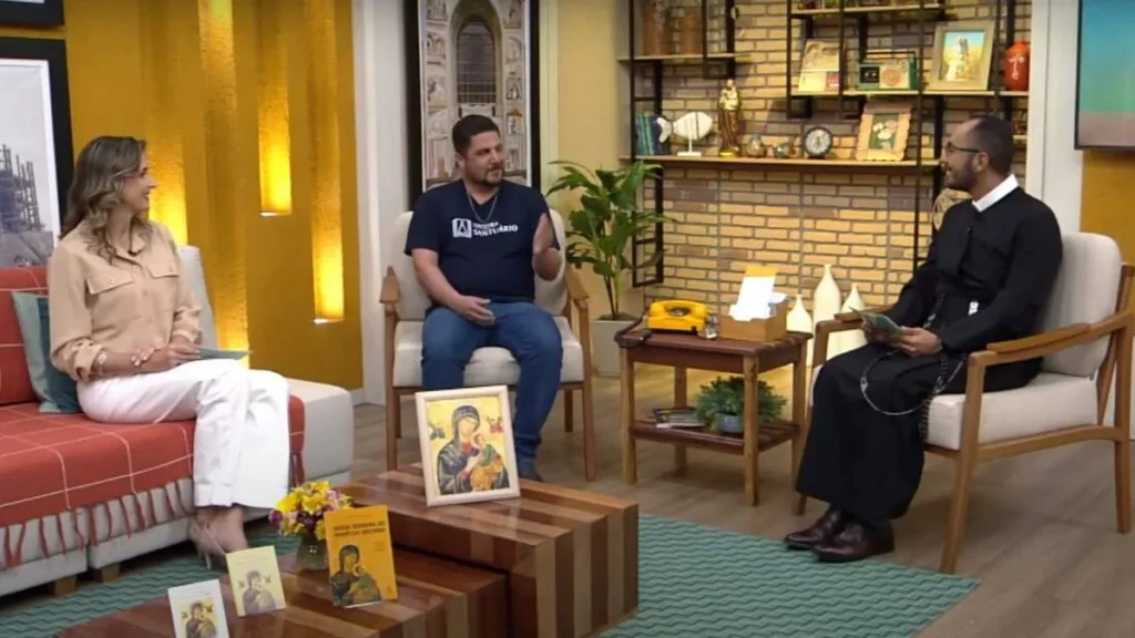 Imagem familia dos devotos 02 do artigo Saiba mais da devoção à Nossa Senhora do Perpétuo Socorro e o roteiro do Tríduo