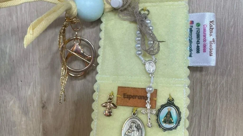Imagem oratorio de bolsa em feltro faca voce mesmo do artigo Oratório de bolsa em feltro - Faça Você Mesmo