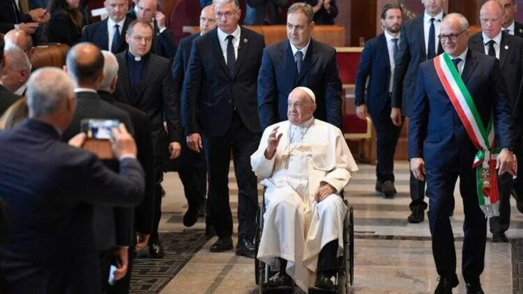 Imagem papa visita capitolio em Roma do artigo Papa no Capitólio: Roma deve manter seu caráter acolhedor e nobre