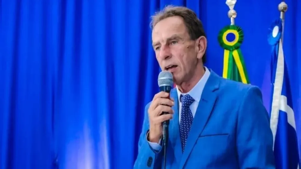 Imagem Piriquito Prefeito de Aparecida discursando do artigo Piriquito ganha recurso na Justiça e retorna à Prefeitura de Aparecida