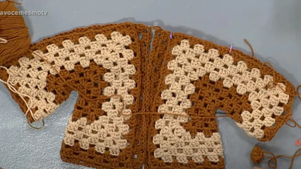 Imagem Casaqueto de choche faca voce mesmo do artigo Casaqueto Hexágono em Crochê (Fio Classic Pull) - Faça Você Mesmo