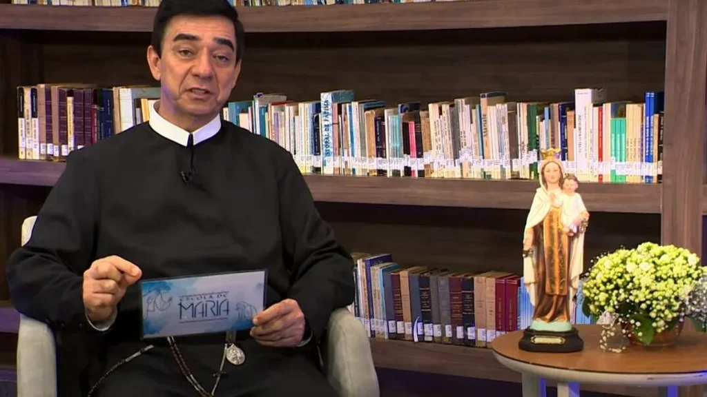 Imagem escola de maria do artigo Nossa Senhora do Carmo: São Simão Stock