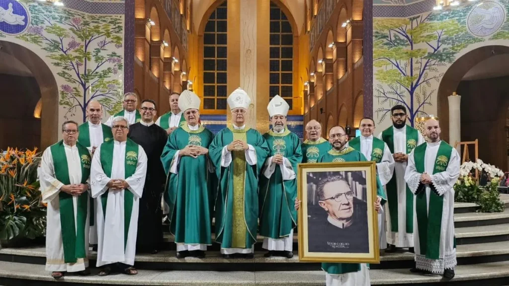 Dom Darci José Nicioli, C.Ss.R. (ao centro) presidiu a celebração da XIII Romaria Padre Vítor