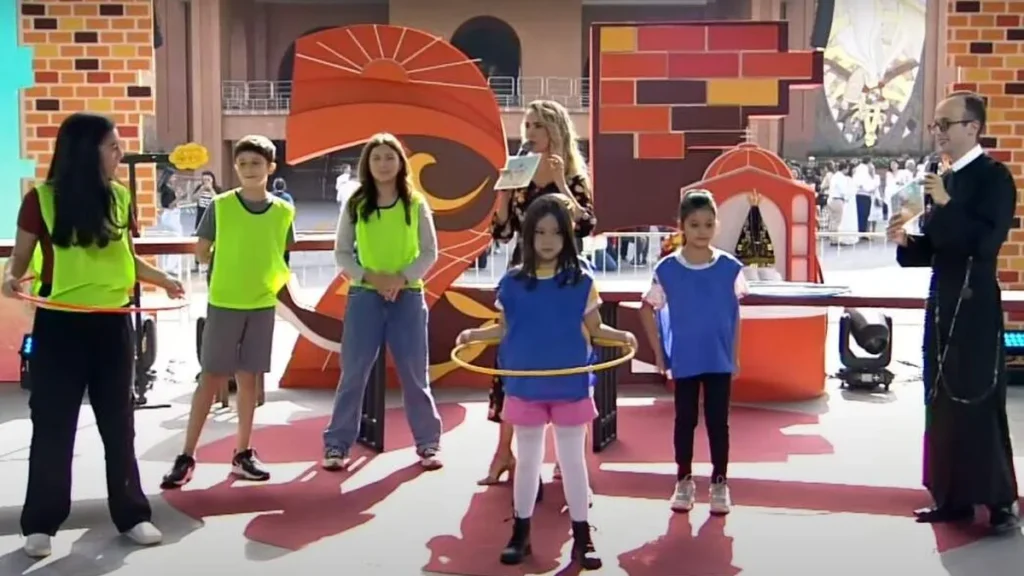 Imagem familia dos devotos 1 do artigo Confira muita diversão e brincadeiras com os devotos mirins e jovens de Maria