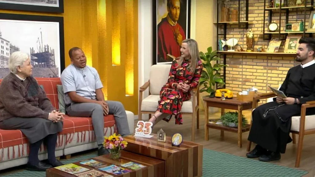 Imagem familia dos devotos 1 do artigo Saiba sobre a canonização do fundador dos Missionários e das Missionárias da Consolata