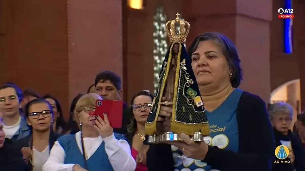 Imagem FD 25 anos Missa em Acao de Gracas pelas Obras Sociais 3 do artigo Santa Missa reconhece esforço e dedicação da Família dos Devotos junto às obras sociais