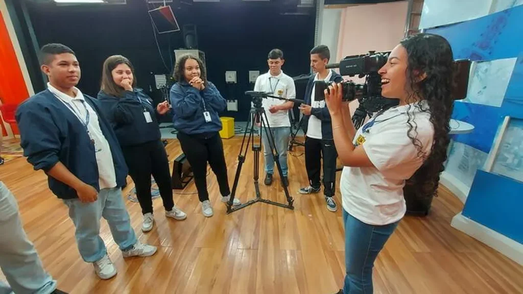 Projeto social oferece certificação em Radialista