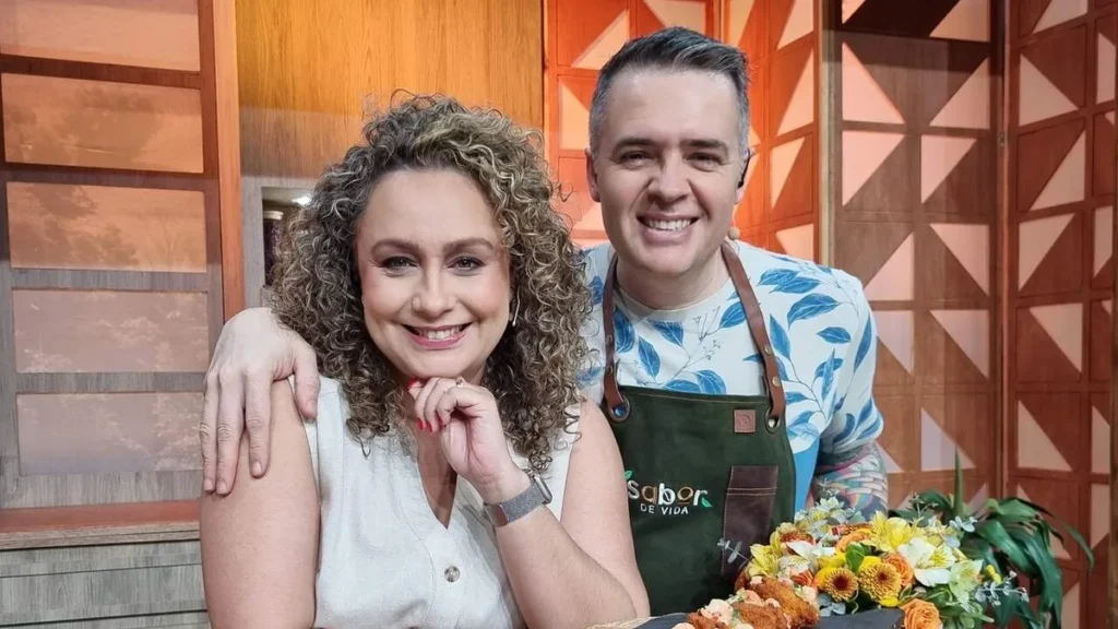 Imagem bianca laua e chef leonardo roncon by juana tannus do artigo Chef Leo Roncon ensina como fazer Acarajé no “Sabor de Vida”