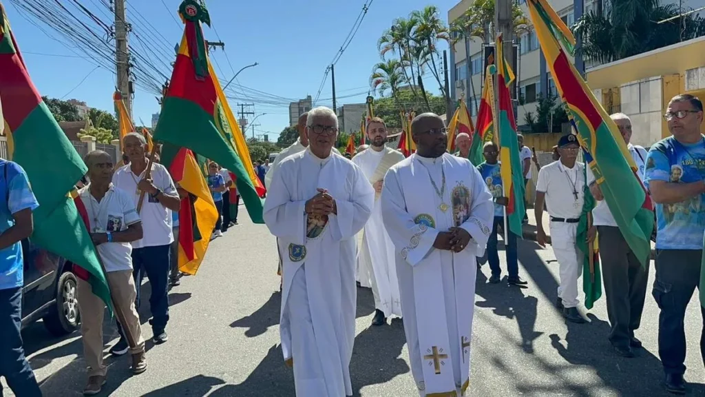 Liga Católica Jesus Maria e José em procissão