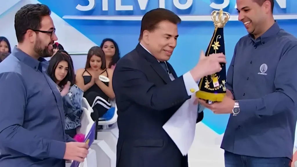 Imagem Pe. William Betonio e Ir. Alan em homenagem ao SBT 2019 do artigo Morre o empresário e comunicador Sílvio Santos, aos 93 anos