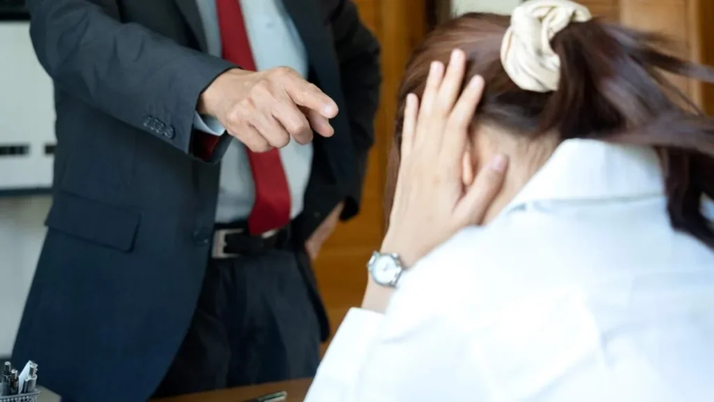Imagem Homem em um momento de raiva com uma mulher do artigo O que fazer na hora da raiva?