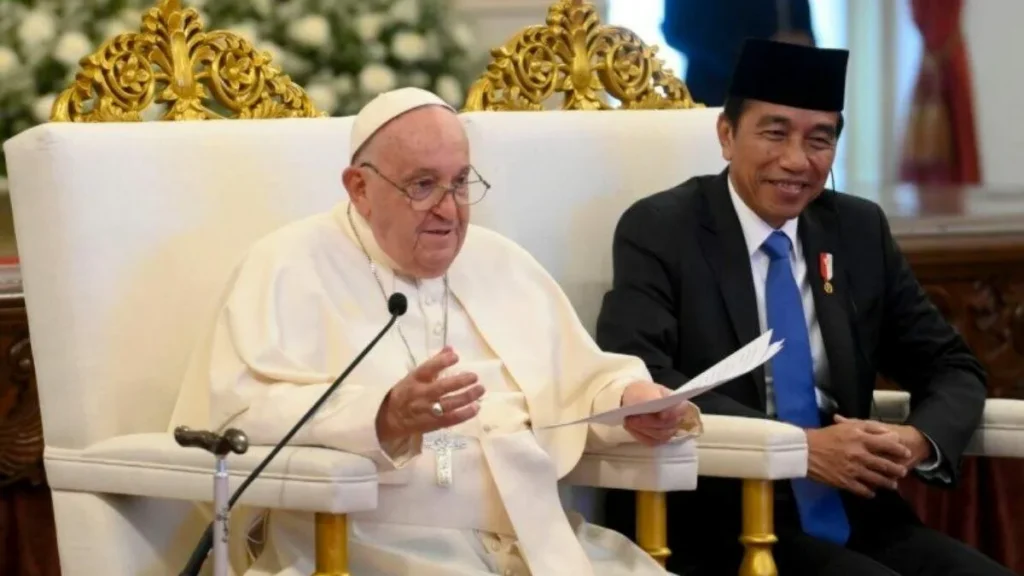 Imagem Papa na Indonesia do artigo Papa Francisco discursa em seu segundo dia de compromissos na Indonésia