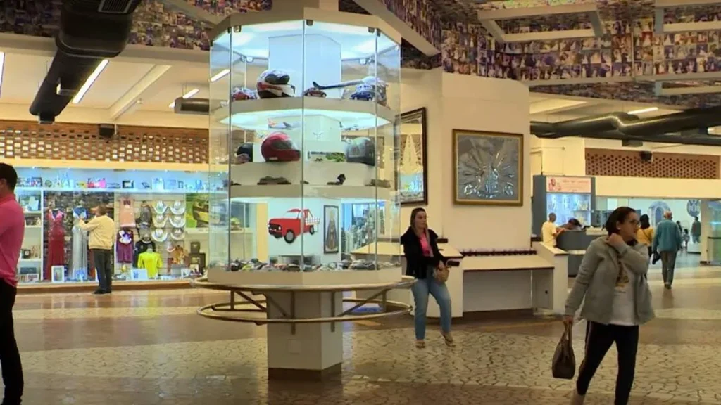 Imagem familia dos devotos 1 do artigo Veja histórias de fé e gratidão dos devotos na Sala das Promessas