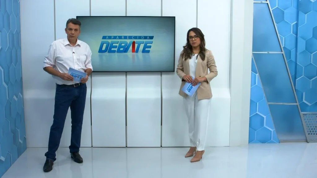 Imagem APD 17 9 Reproducao TV Aparecida 1 do artigo "Aparecida Debate" exibe o segundo programa da série sobre eleições