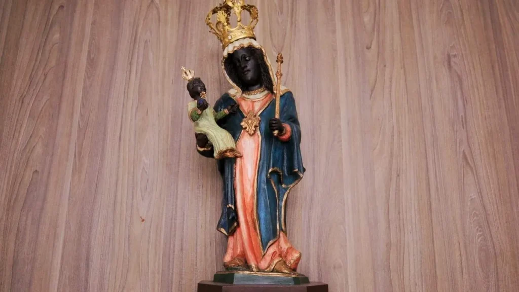 Imagem NS Altotting do artigo Semelhanças entre as imagens de Aparecida e de Altötting