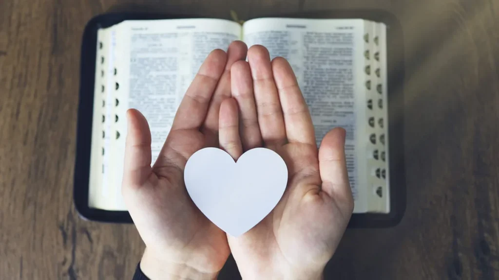 Imagem Biblia do artigo A oração de outubro e a missão comum na visão do Papa Francisco