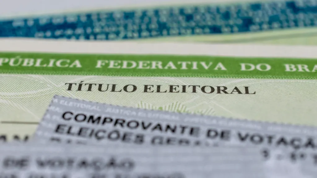 Imagem titulo de eleitor e comprovante do artigo Como a PASCOM pode ajudar a comunidade a votar consciente