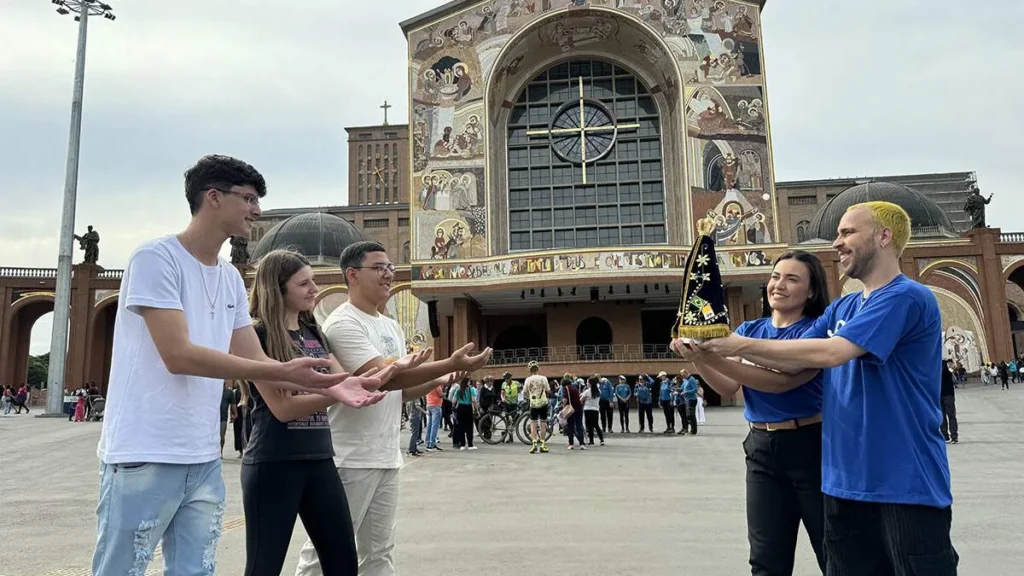 Imagem JM Peregrinos da esperanca do artigo Mãe Aparecida, enviai-nos como Família dos Devotos, peregrinos da esperança