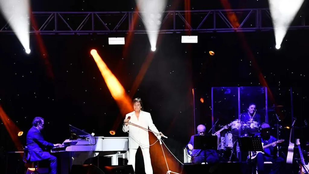 Imagem RC TL do artigo Centro de Eventos Pe. Vítor Coelho de Almeida recebe o “Rei” em noite de emoções e fé