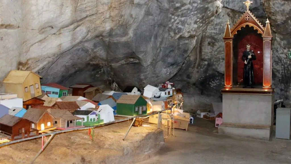 Imagem Gruta de Sao Geraldo Majella em Bom Jesus da Lapa do artigo Bom Jesus da Lapa: São Geraldo é considerado intercessor pela casa própria