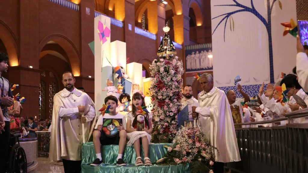 Imagem Nossa Senhora Aparecida do artigo Celebre em sua paróquia o Dia da Mãe Aparecida e o Dia das Crianças