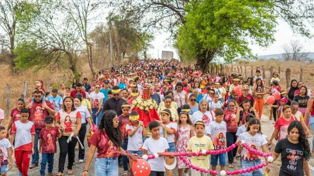 Imagem Romaria Menina Benigna do artigo Cerca de 2 mil crianças se reuniram em romaria à Menina Benigna