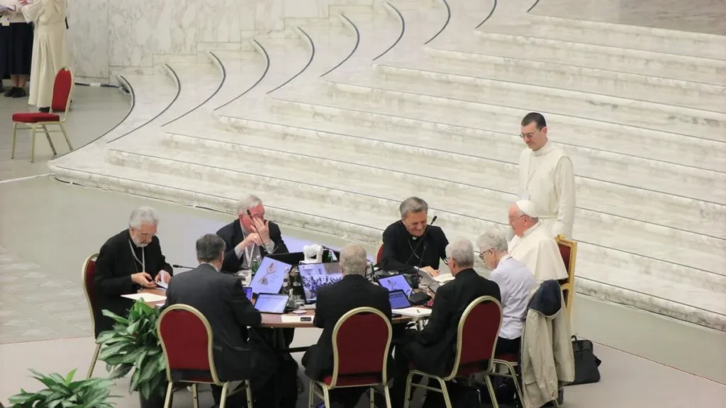 Imagem Sinodo com o Papa do artigo Quais as impressões dos bispos sobre o Sínodo 2024?
