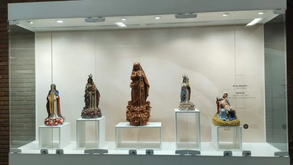 Imagem WhatsApp Image 2024 09 17 at 10.49.15 1 do artigo Academia Marial inaugura a exposição: “Do barro ao Sagrado”