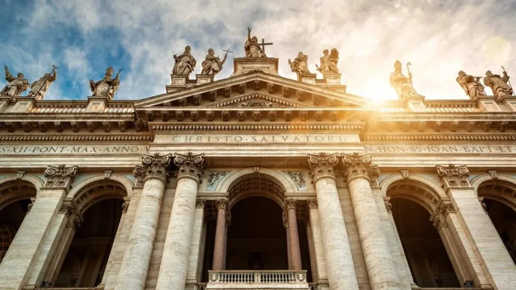 Imagem basilica de San Giovanni do artigo Dogmas da Igreja: a Igreja é infalível nas definições de fé e costumes