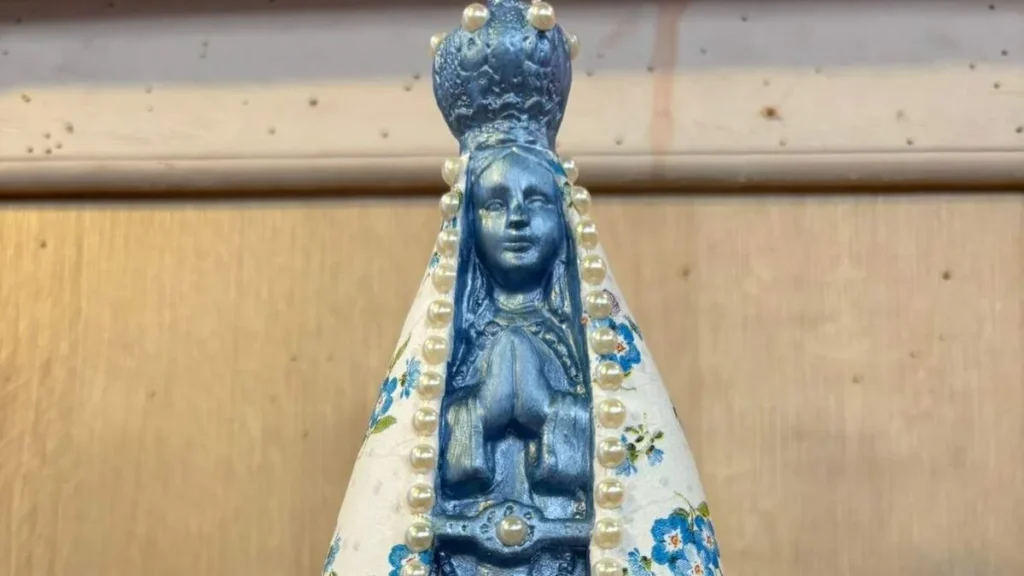 Imagem nossa senhora decorada em decoupagem faca voce mesmo do artigo Nossa Senhora Aparecida decorada com decoupagem - Faça Você Mesmo