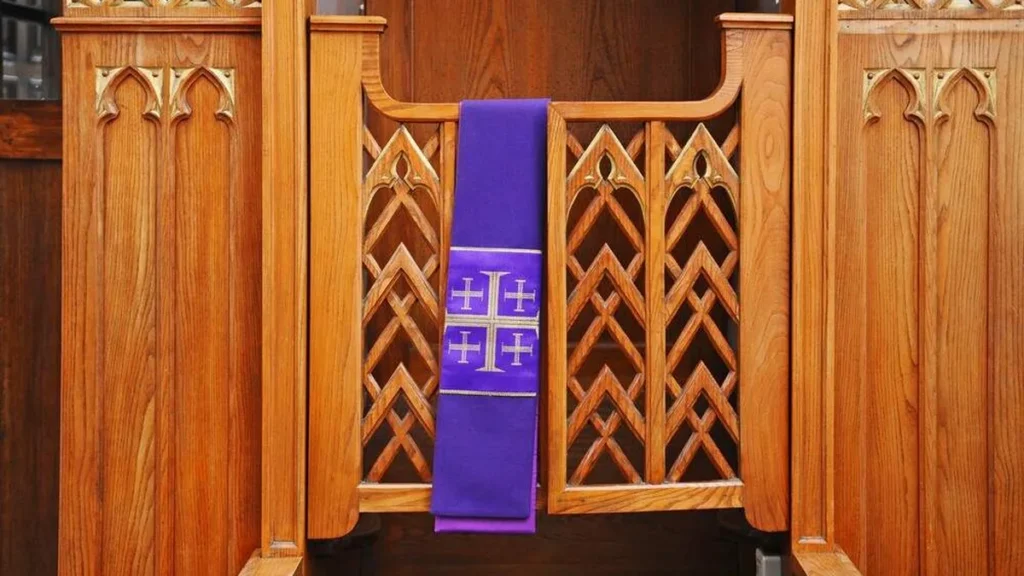 Imagem confessionario do artigo Dogmas da Igreja: Cristo concedeu o poder de perdoar os pecados à Igreja