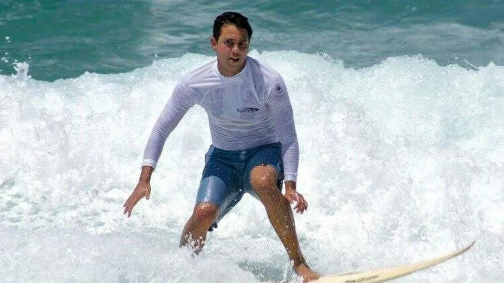 Imagem Guido Schaffer surfando do artigo PUC-Rio lança 'Cátedra Guido Schäffer' em homenagem ao venerável