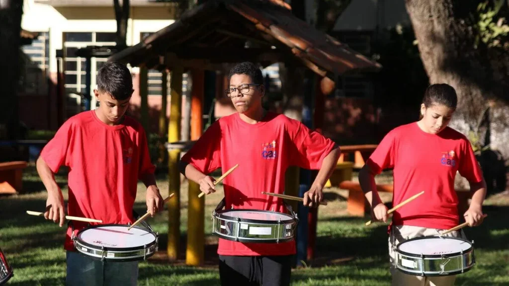 Assistidos na oficina de Música do CAS Pe. Antônio Borges