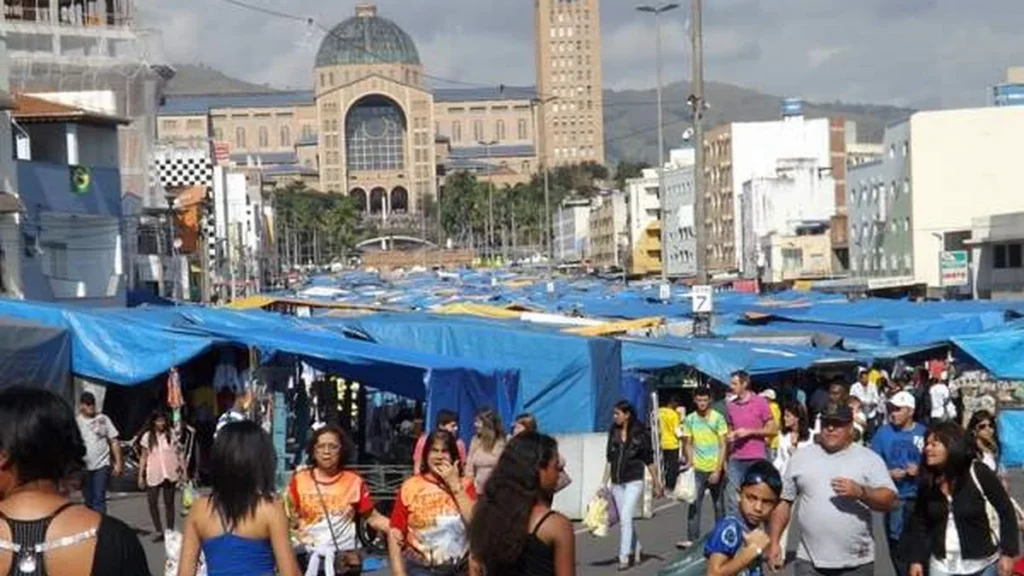 Imagem feira livre aparecida 2014 28100 29 do artigo Montagem das bancas para o feriado ainda não foi resolvida em Aparecida