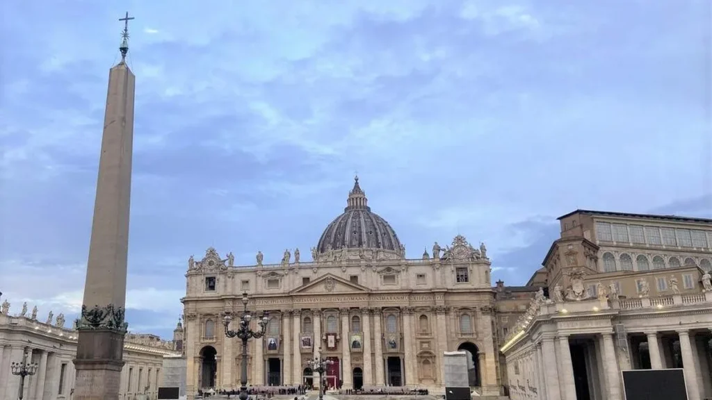 Imagem Praca de Sao Pedro pela manha do artigo Vaticano e Microsoft lançam versão virtual da Basílica de São Pedro