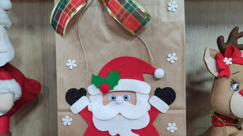 Imagem sacola personalizada de natal faca voce mesmo 7 do artigo Sacola de papel personalizada em feltro - Faça Você Mesmo