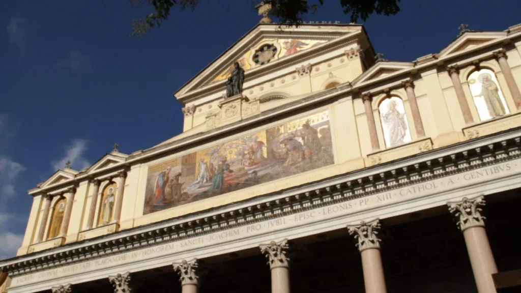 Frente da Igreja de São Joaquim, em Roma