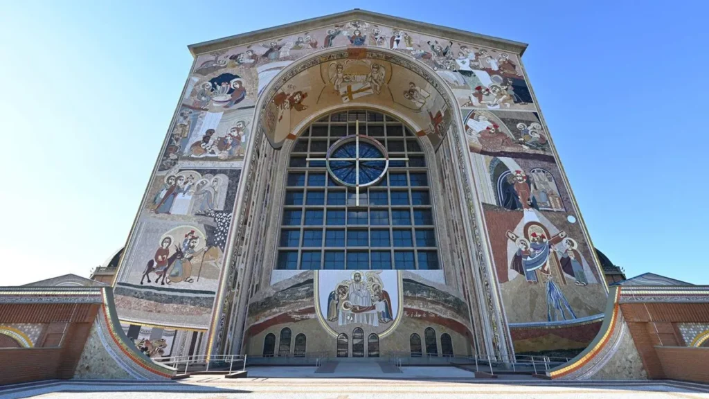 Imagem Fachada Sul do artigo Peregrinos da Esperança: venha viver os sinais do Jubileu em Aparecida