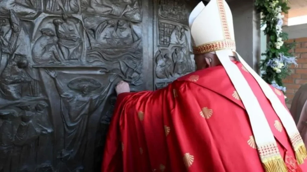 Imagem papa abre porta santa em prisao da rebbibia do artigo Pela primeira vez, Papa abre Porta Santa em penitenciária