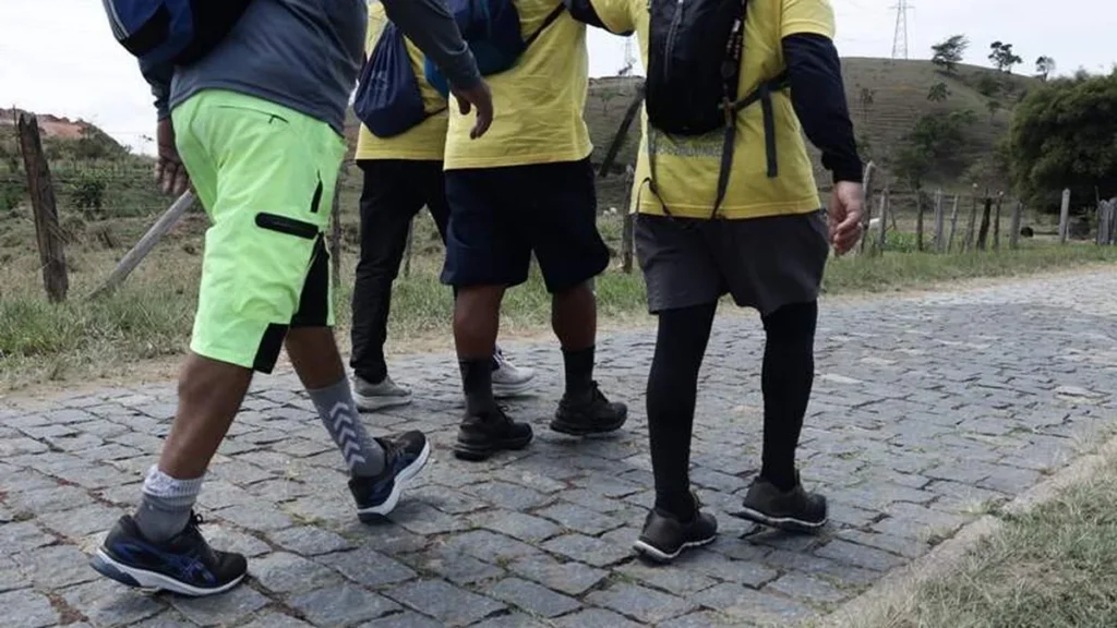 Imagem Peregrinos caminhando do artigo A vida cristã é um caminho