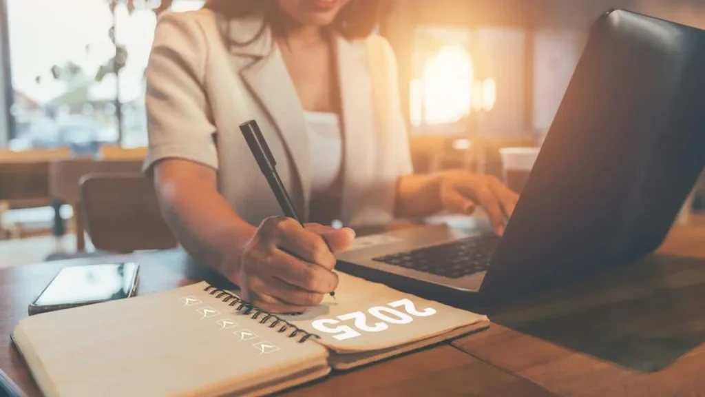 Imagem planejamento e metas resolucoes de ano novo do artigo Metas para 2025: dicas práticas para se conectar com Deus no novo ano!
