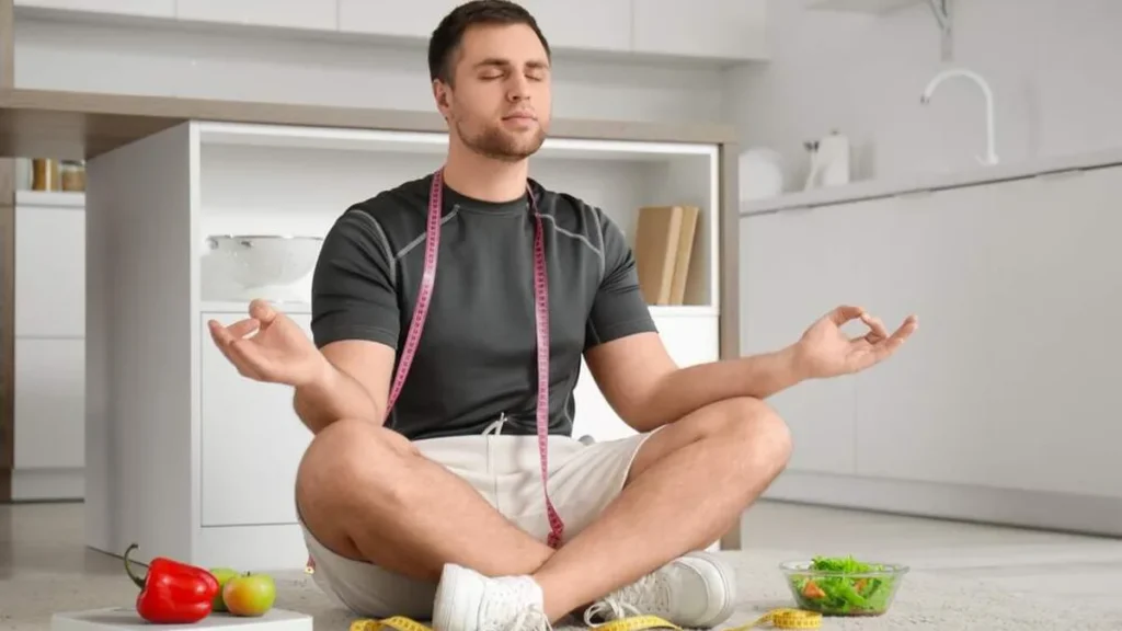 Imagem Homem meditando enquanto espera emagrecer do artigo Consistência e Paciência no emagrecimento: o segredo do sucesso