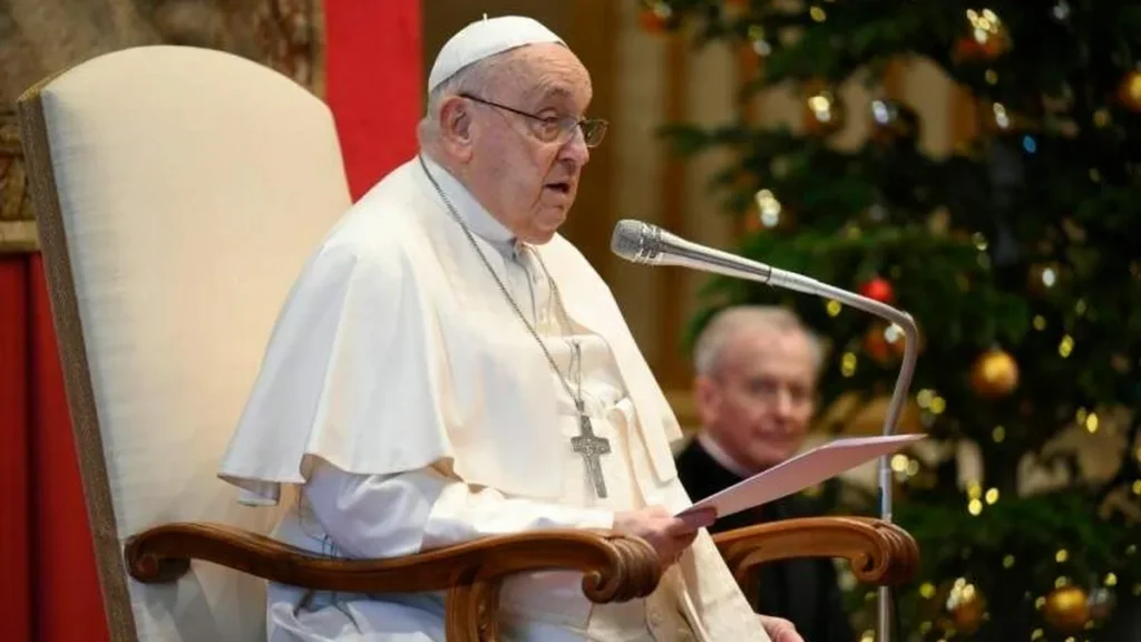 Imagem papa francisco em encontro 2025 do artigo "Diplomacia da esperança": proposta do Santo Padre pela paz