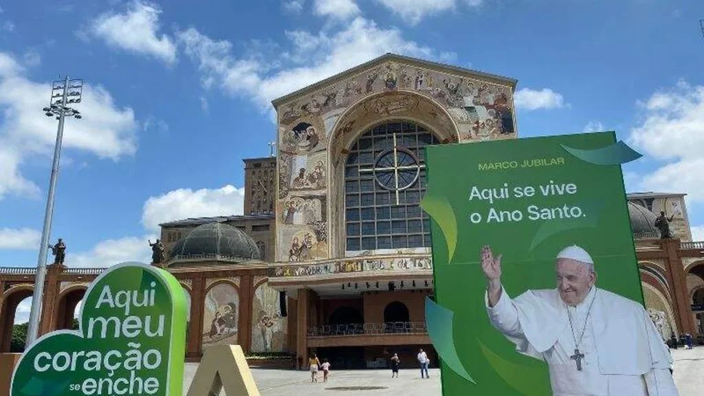 Peregrinos vem ao Santuário Nacional durante o Ano Jubilar