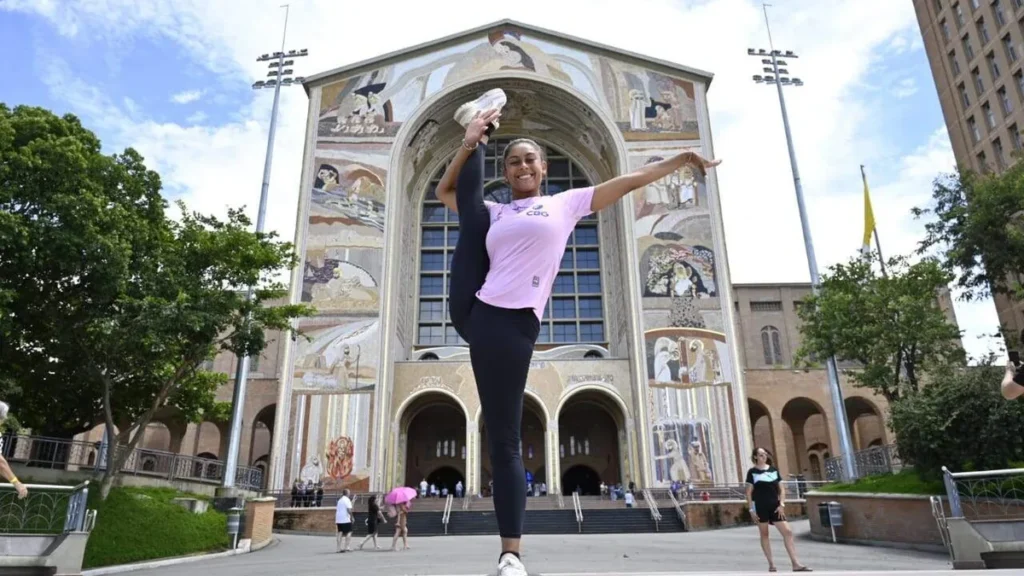 Imagem Barbara Domingos em Aparecida destaque do artigo Ginasta Bárbara Domingos cumpre promessa à Mãe Aparecida
