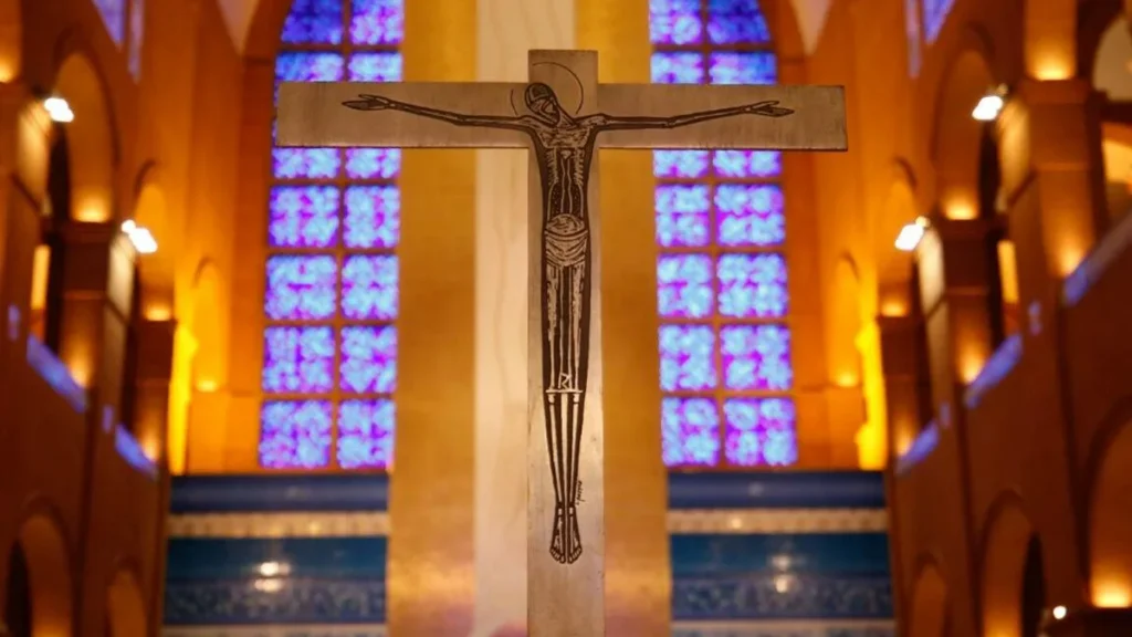 Imagem cruz no santuario nacional do artigo Aproveite o Ano Santo para transformar sua vida!