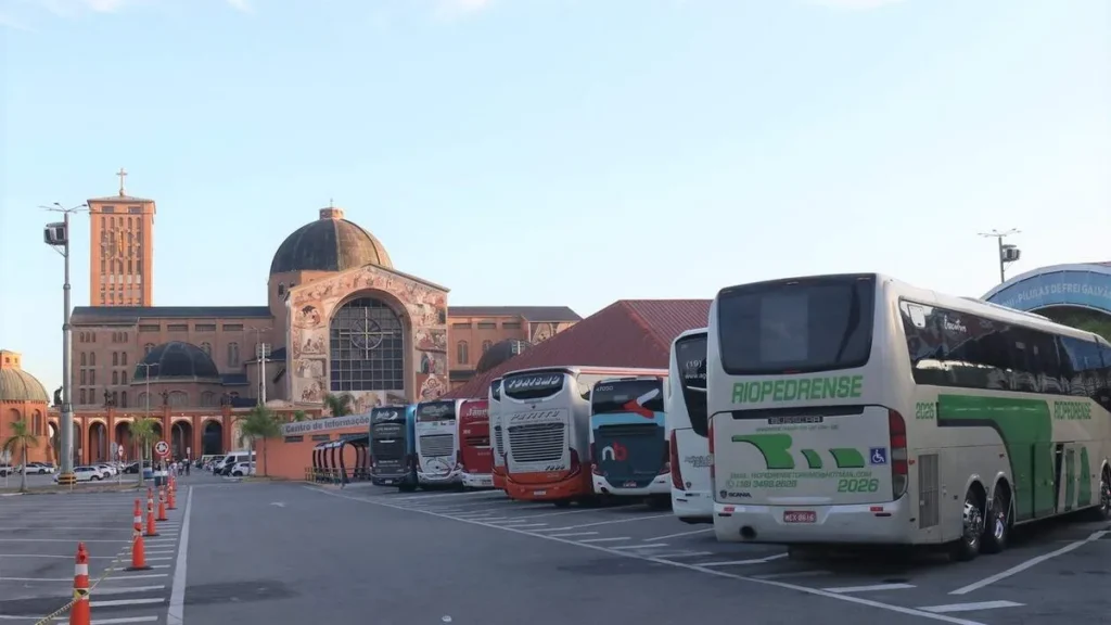 Imagem Onibus no Santuario do artigo Devotos expressam a alegria em vir ao Santuário de ônibus