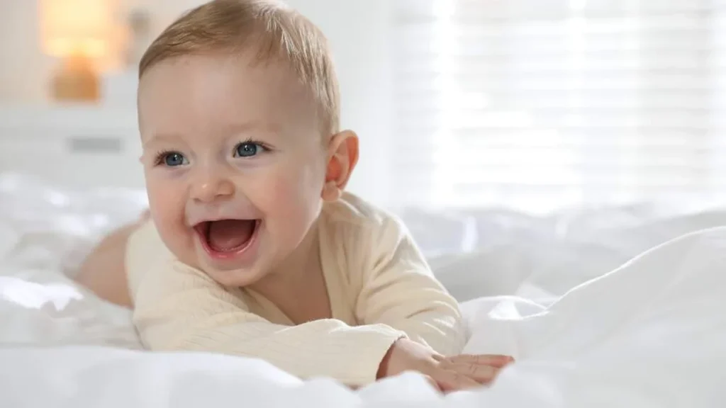 Imagem bebe sorridente do artigo Oração para escolher o nome de um filho