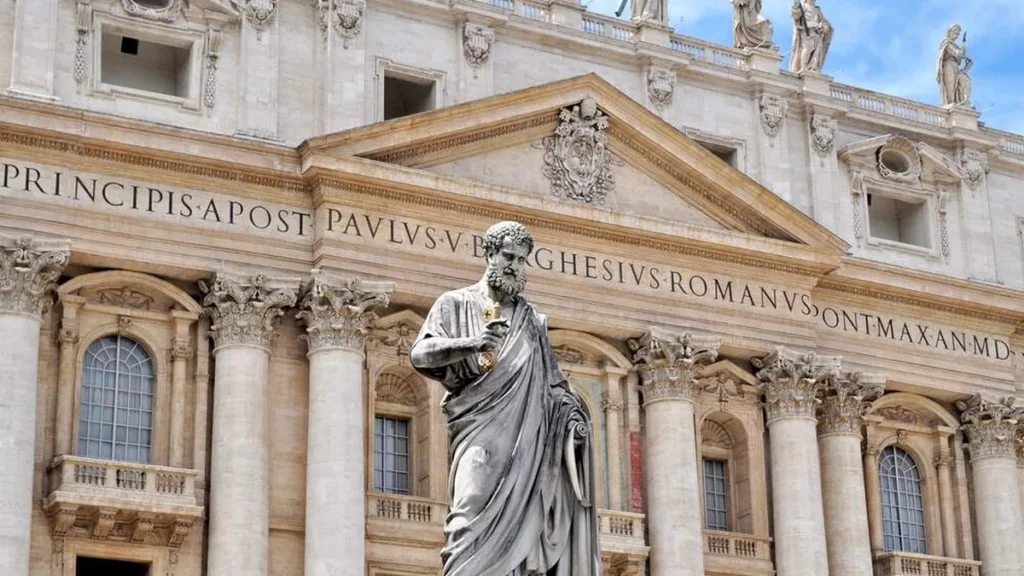 Imagem Imagem de Sao Pedro em frente ao Vaticano do artigo Vaticano critica pressão midiática sobre renúncia do Papa
